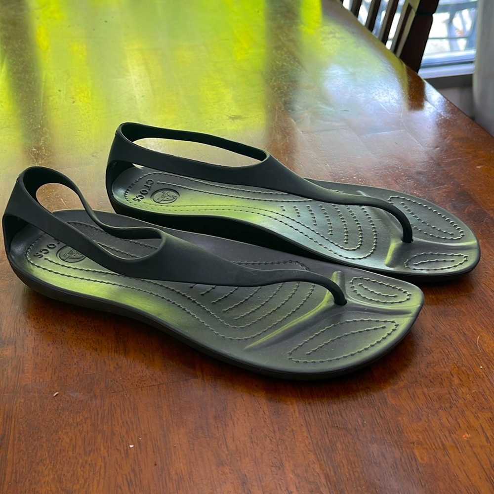 CROCS thong sandals women’s size 8
